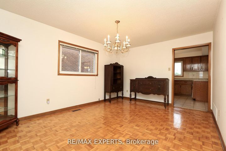 Photo 11 at 129 Father Ermanno Crescent, East Woodbridge, Vaughan