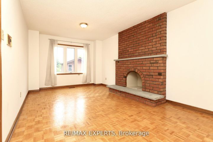 Photo 21 at 129 Father Ermanno Crescent, East Woodbridge, Vaughan