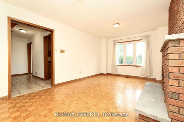 Photo 22 at 129 Father Ermanno Crescent, East Woodbridge, Vaughan