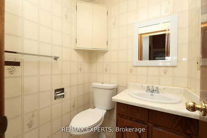 Photo 24 at 129 Father Ermanno Crescent, East Woodbridge, Vaughan