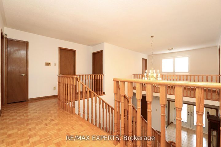 Photo 25 at 129 Father Ermanno Crescent, East Woodbridge, Vaughan