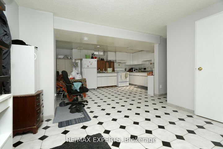 Photo 37 at 129 Father Ermanno Crescent, East Woodbridge, Vaughan