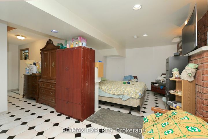 Photo 42 at 129 Father Ermanno Crescent, East Woodbridge, Vaughan