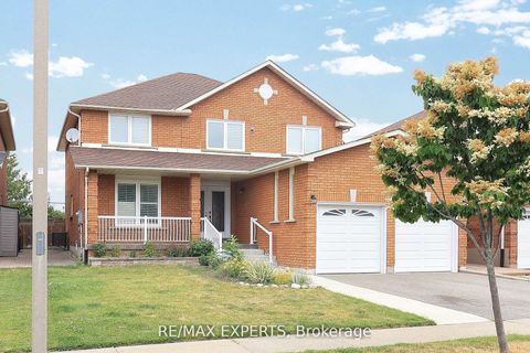 Photo 2 at 129 Father Ermanno Crescent, East Woodbridge, Vaughan