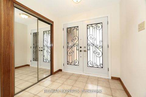 Photo 3 at 129 Father Ermanno Crescent, East Woodbridge, Vaughan