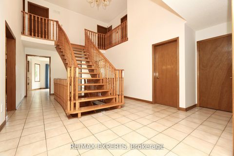 Photo 4 at 129 Father Ermanno Crescent, East Woodbridge, Vaughan