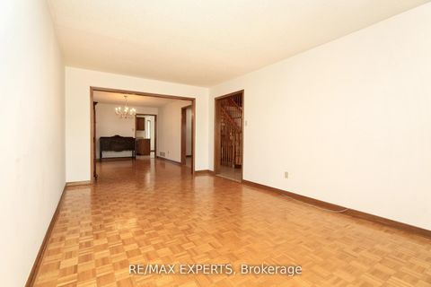 Photo 8 at 129 Father Ermanno Crescent, East Woodbridge, Vaughan