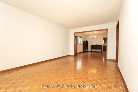 Photo 9 at 129 Father Ermanno Crescent, East Woodbridge, Vaughan