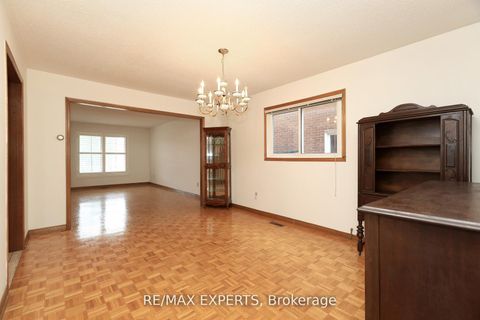 Photo 10 at 129 Father Ermanno Crescent, East Woodbridge, Vaughan
