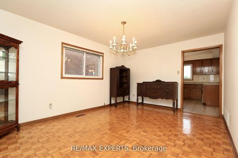 Photo 11 at 129 Father Ermanno Crescent, East Woodbridge, Vaughan