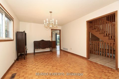 Photo 12 at 129 Father Ermanno Crescent, East Woodbridge, Vaughan