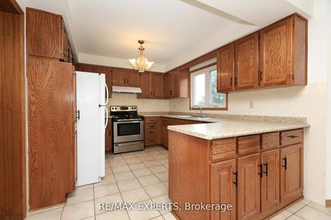 Photo 14 at 129 Father Ermanno Crescent, East Woodbridge, Vaughan