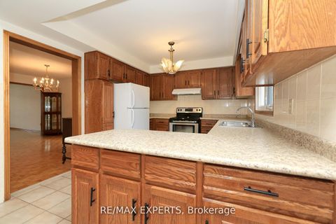 Photo 15 at 129 Father Ermanno Crescent, East Woodbridge, Vaughan