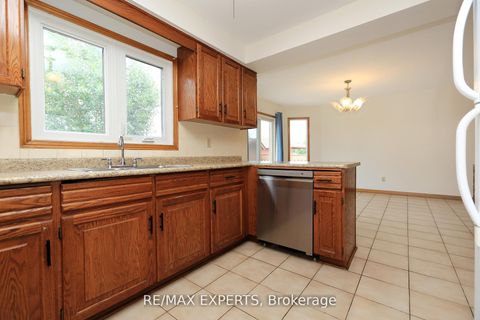 Photo 16 at 129 Father Ermanno Crescent, East Woodbridge, Vaughan