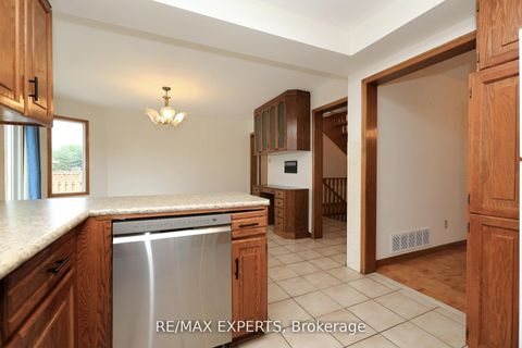 Photo 17 at 129 Father Ermanno Crescent, East Woodbridge, Vaughan