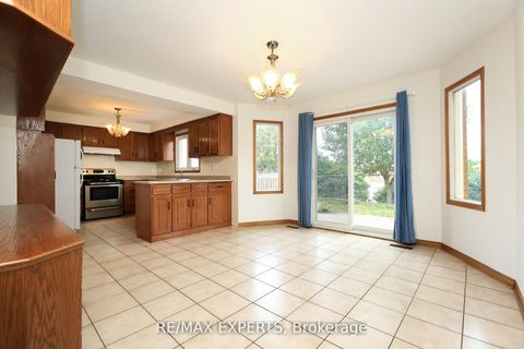 Photo 18 at 129 Father Ermanno Crescent, East Woodbridge, Vaughan