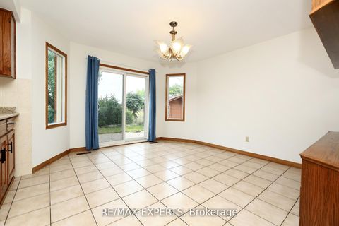 Photo 19 at 129 Father Ermanno Crescent, East Woodbridge, Vaughan