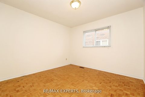 Photo 23 at 129 Father Ermanno Crescent, East Woodbridge, Vaughan