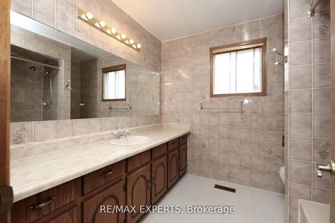 Photo 35 at 129 Father Ermanno Crescent, East Woodbridge, Vaughan