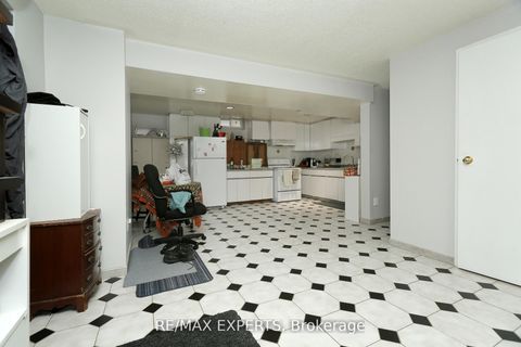 Photo 37 at 129 Father Ermanno Crescent, East Woodbridge, Vaughan