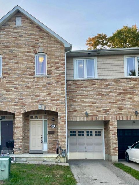 Photo 2 at 40 Skelding Court, West Hill, Toronto
