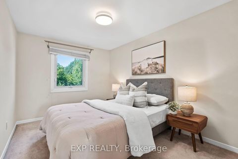 Photo 18 at 2064 Glenada Crescent, WC Wedgewood Creek, Oakville