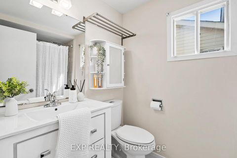 Photo 21 at 2064 Glenada Crescent, WC Wedgewood Creek, Oakville