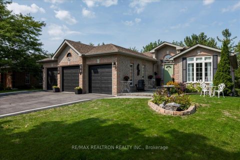 Photo 1 at 44 Columbia Road, Holly, Barrie