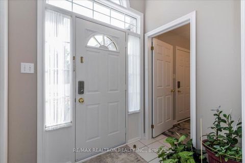 Photo 3 at 44 Columbia Road, Holly, Barrie