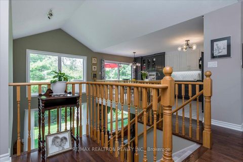 Photo 7 at 44 Columbia Road, Holly, Barrie