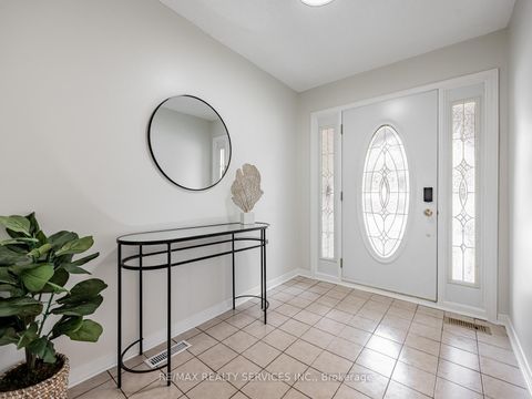 Photo 2 at 9 Garview Court, The Westway, Toronto