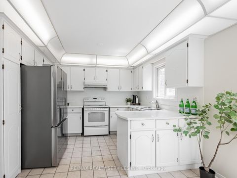 Photo 9 at 9 Garview Court, The Westway, Toronto
