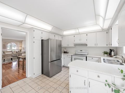 Photo 11 at 9 Garview Court, The Westway, Toronto