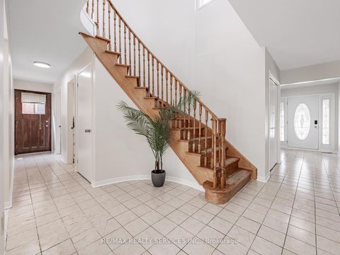 Photo 13 at 9 Garview Court, The Westway, Toronto
