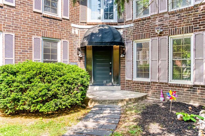 Photo 2 at 14 Julia Street, Thornhill, Markham