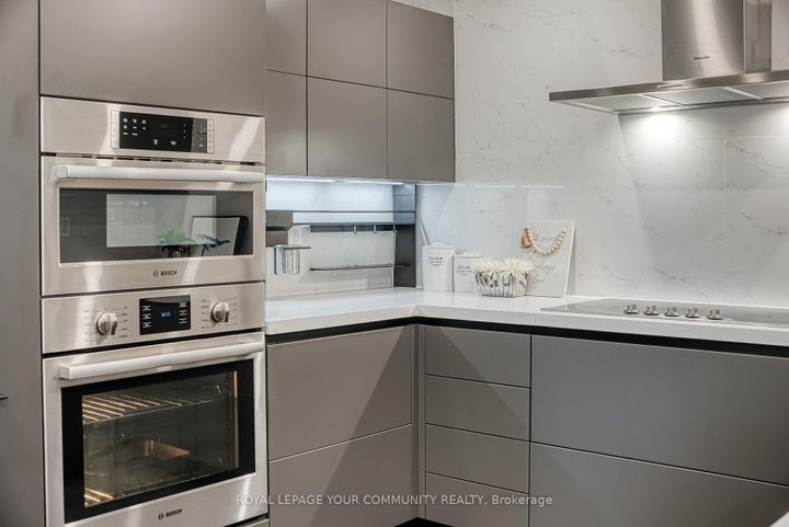 Photo 10 at 14 Julia Street, Thornhill, Markham