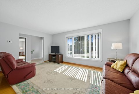 Photo 13 at 36 Boarhill Drive, Agincourt North, Toronto