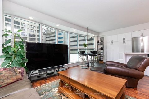 Photo 3 at 302 - 77 Harbour Square, Waterfront Communities C1, Toronto