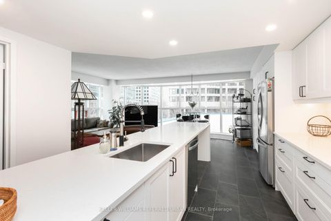 Photo 10 at 302 - 77 Harbour Square, Waterfront Communities C1, Toronto