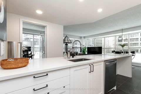 Photo 11 at 302 - 77 Harbour Square, Waterfront Communities C1, Toronto