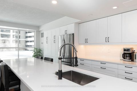 Photo 14 at 302 - 77 Harbour Square, Waterfront Communities C1, Toronto