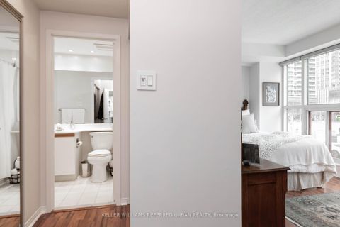 Photo 18 at 302 - 77 Harbour Square, Waterfront Communities C1, Toronto