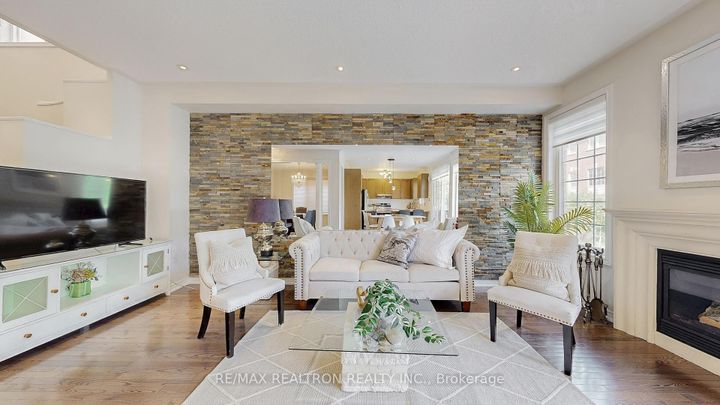 Photo 2 at 70 Albright Crescent, Jefferson, Richmond Hill