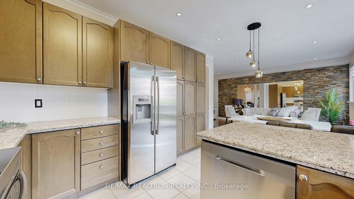 Photo 7 at 70 Albright Crescent, Jefferson, Richmond Hill