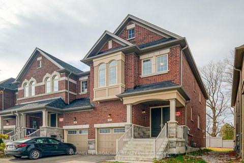 Photo 3 at 94 Drizzel Crescent, Oak Ridges, Richmond Hill