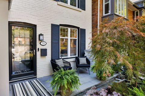 Photo 2 at 33 Tennis Crescent, North Riverdale, Toronto