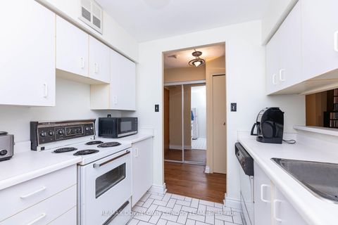 Photo 9 at 2213 - 44 St Joseph Street, Bay Street Corridor, Toronto