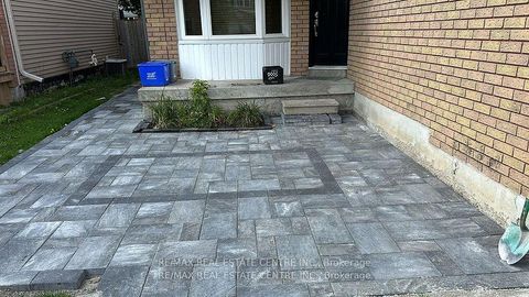Photo 1 at 14 Lindsay Court, 400 North, Barrie