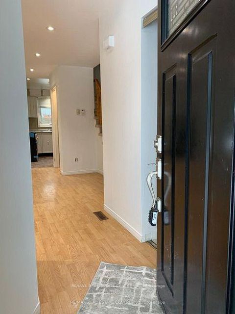 Photo 2 at 14 Lindsay Court, 400 North, Barrie
