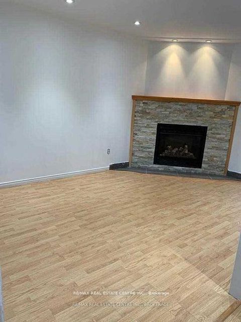 Photo 4 at 14 Lindsay Court, 400 North, Barrie